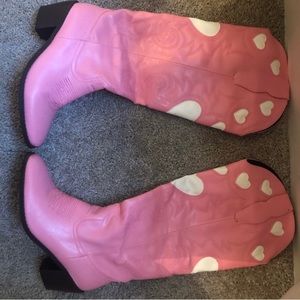 Pink cowboy heart boots!